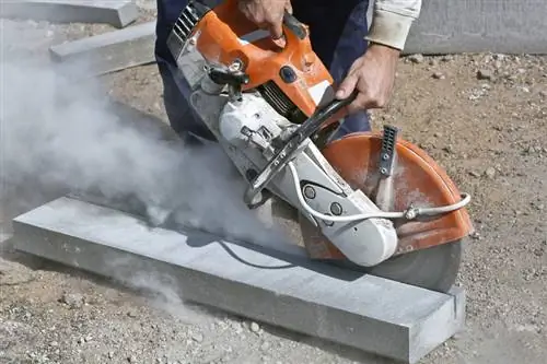 Cortar hábilmente piedras para bordes de césped: instrucciones precisas