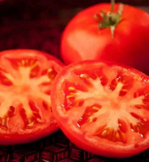 Pulling tomato seeds from tomatoes