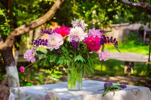 Flor tallada de peonia