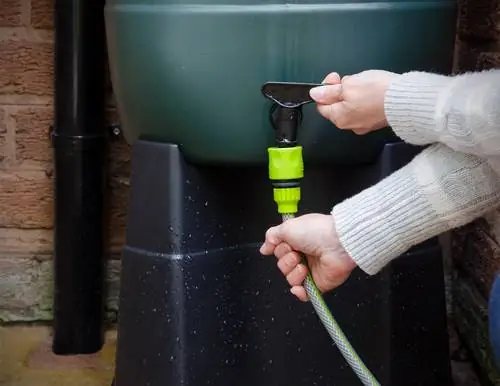 Pag-install ng outlet tap sa rain barrel: Ito ay kung paano ito gawin nang tama