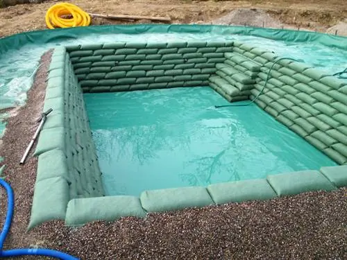 Maglagay ng PVC pond liner