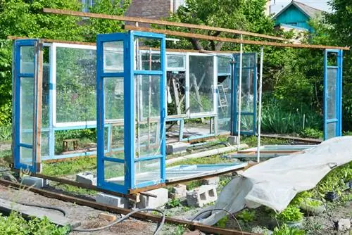 Kweekhuis gemaak van ou vensters: upcycling in die tuin