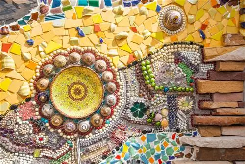 Mosaïek in die tuin: kreatiewe ontwerpidees en instruksies