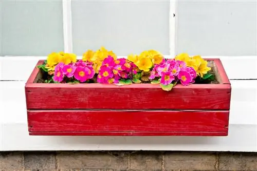 Build your own wooden flower box: Practical tips and ideas