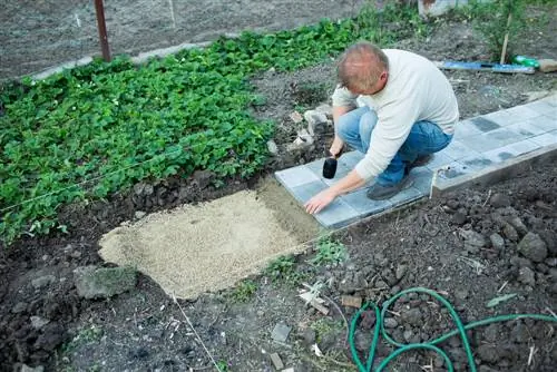 Korak za korakom: profesionalno tlakujte svojo vrtno pot