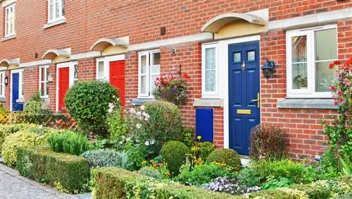 Pequeño jardín delantero, gran impacto: consejos para casas adosadas