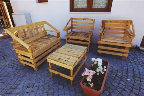 Construisez votre propre table de jardin avec des palettes : c'est aussi simple que cela