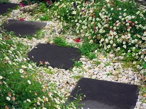 Gebogen paden en mozaïeken: tuinpadideeën om verliefd op te worden