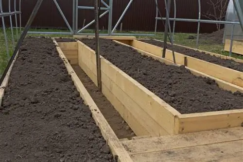 Raised bed with roof: How to extend the gardening season