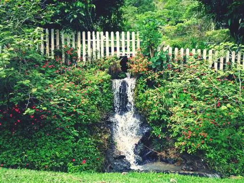 Een waterval bouwen in de tuin: instructies en materialen