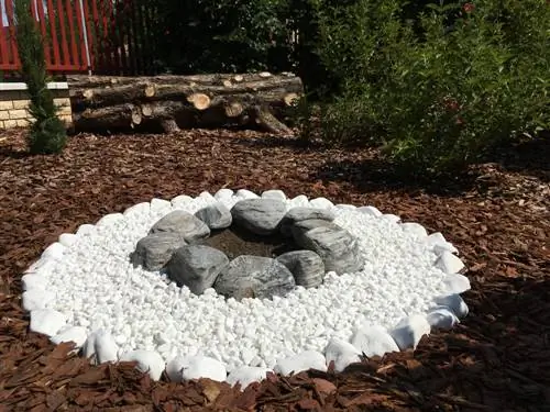 Natural stone fire pit: How to build one in your garden