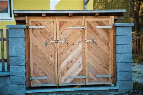 Hide garbage cans: How do I create a privacy screen?