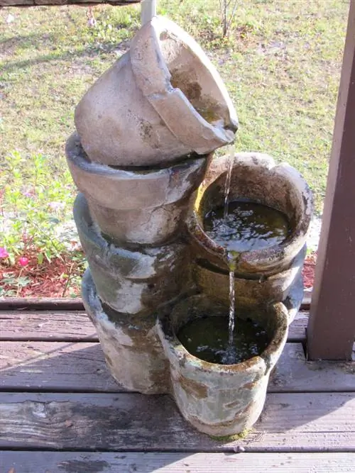 Construisez votre propre mini fontaine avec des pots en argile - Voici comment cela fonctionne