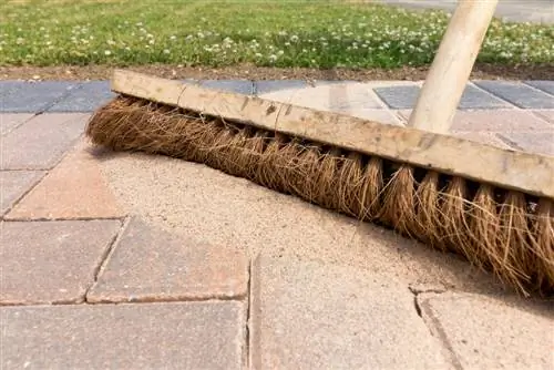 joint sand against weeds