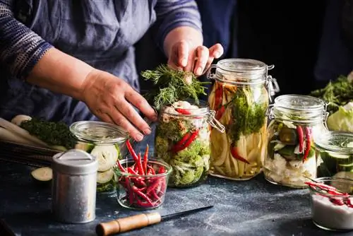 Chilipepers inblikken: zo gaan ze lang mee