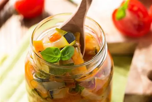 Canning zucchini: Sweet and sour variant for a long shelf life