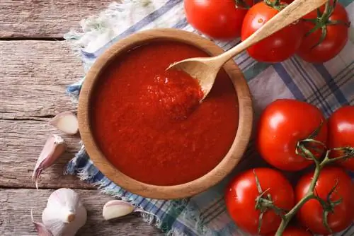 Straining tomatoes: This is how you can make homemade tomato puree