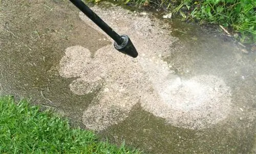 enlever la mousse des dalles de béton exposées