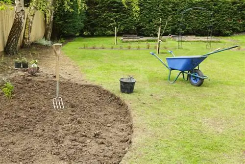 llenar la tierra del jardín