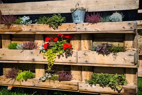 pots de fleurs fabriqués à partir de palettes