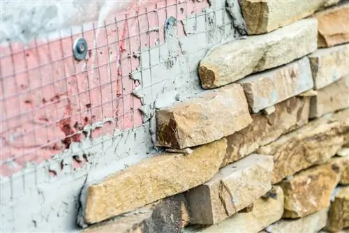 Rivestimento in pietra naturale per muro da giardino