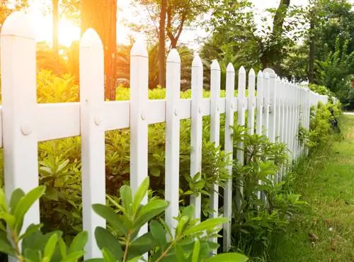 put fence in hedge