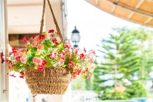 Flores colgantes: ideas creativas para jardines verticales