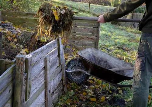 Compost omdraaien: waarom, wanneer en hoe je dit op de juiste manier doet