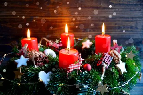 Hiaskan karangan bunga Advent anda