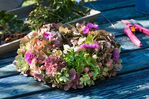 Buat karangan bunga musim gugur Anda sendiri dari hydrangea: ide kreatif