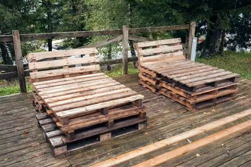 lounger-made-of-pallets